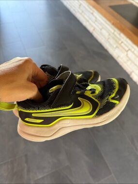 Nike Kids Black & Neon Yellow Athletic Sneakers